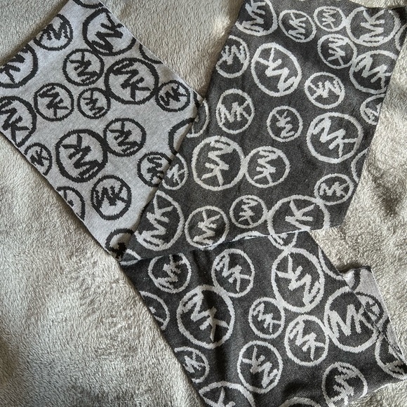 Michael Kors Scarf - Picture 2 of 6